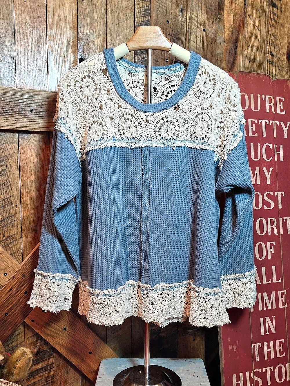 259p POL Crochet Lace Trim Blue Tunic Size Small Like New